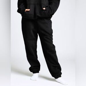 Comfrt Black Sweatpants